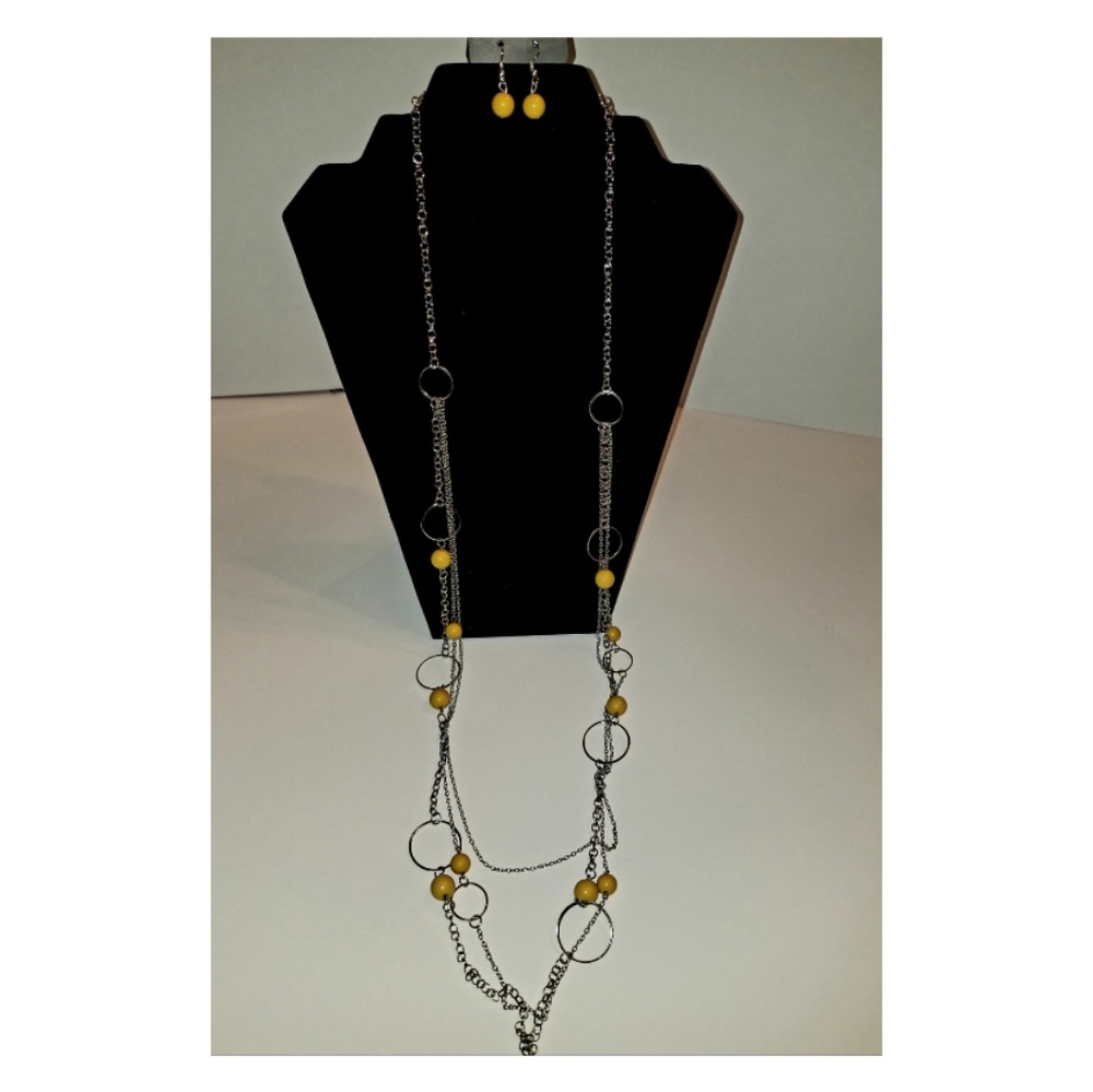 Yellow lady: necklace w/ earrings